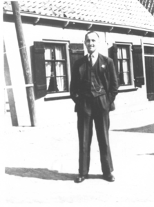 1001677 Portret van Dirk Pel van Merkerk, smid te Vreeswijk.